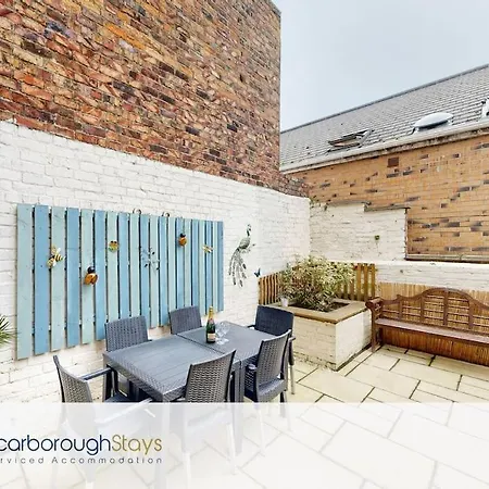 - Norwood House * スカーバラ